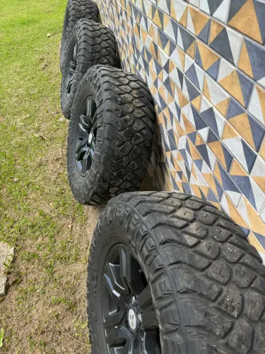 PNEUS MAXXIS 285/70/17 + rodas
