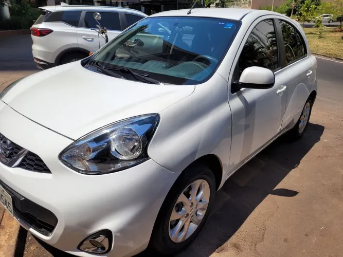 Nissan March 1.0 SV 2016