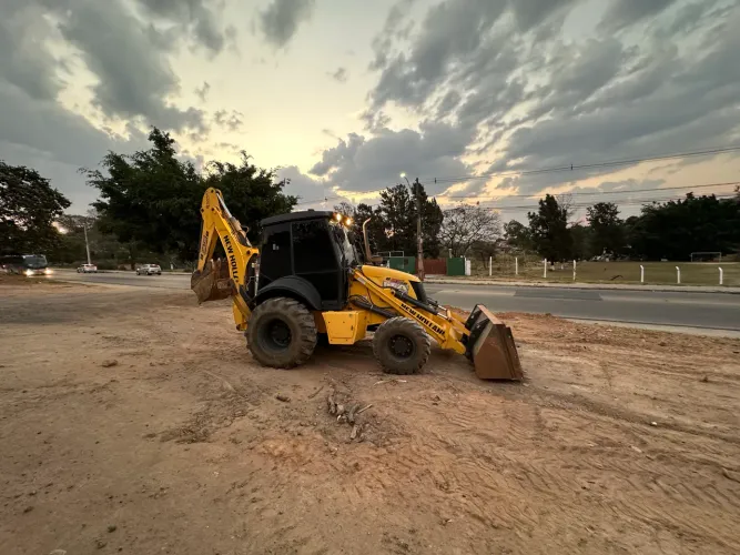 Retroescavadeira New Holland B95 2023 4X4