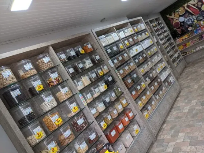 Linda loja de produtos naturais completa