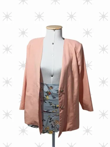 Conjunto blazer salmão e saia estampada 
