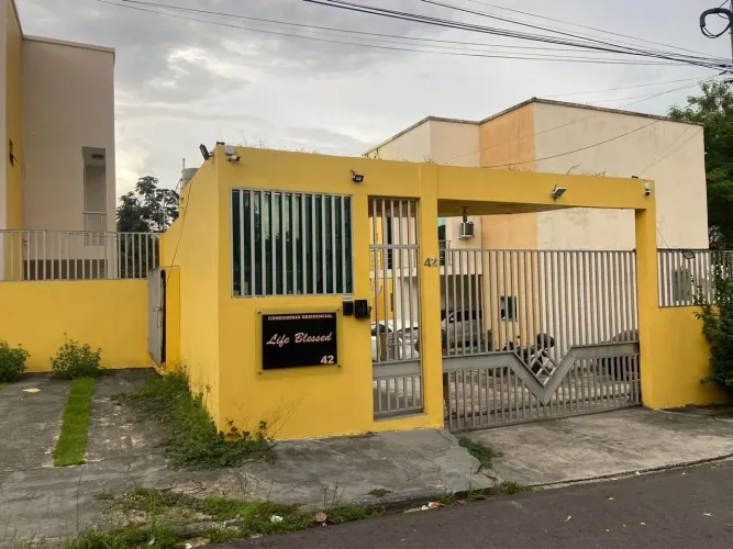 Vendo casa no parque das laranjeiras bem localizada 