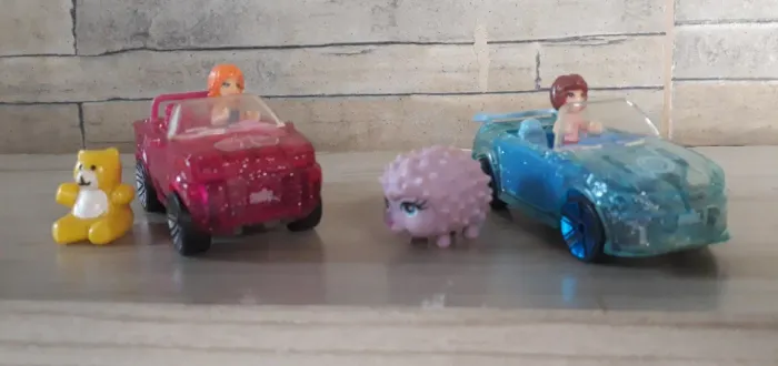 2   MINI BONEQUINHAS POLLY COM 2 CARRINHOS E 2 ACESSÓRIOS USADAS
