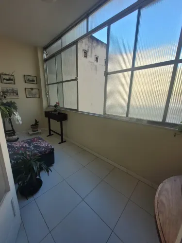 Imóvel para aluguel tem 70 metros ,3 quartos, varanda, em Laranjeiras - Rio de Janeiro - R