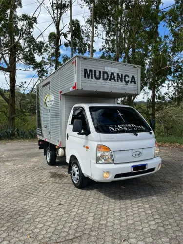 Vendo Hiunday HR muito conservado.