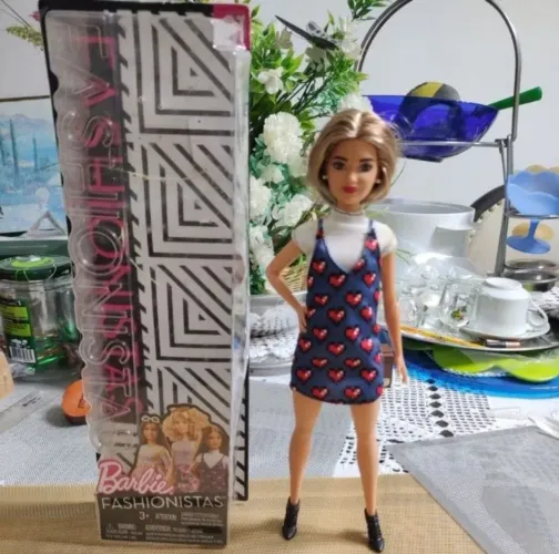 Boneca Barbie Fashionista # 81 Wear Your Heart Petite Original Mattel c/ Caixa
