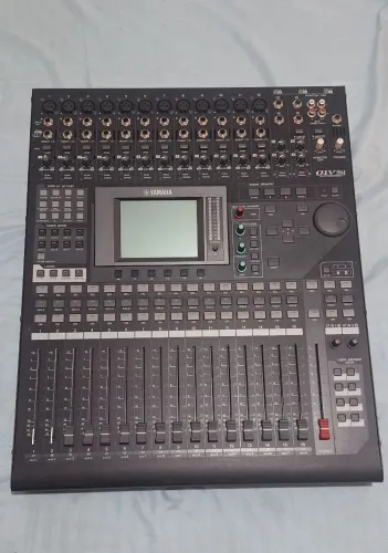 Mesa de Som digital YAMAHA 01V96i + Placa Expansão MY16-AT