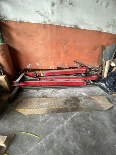 Vendo/troco por carro/moto - 2 Elevadores automotivos usados e mais ferramentas