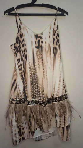 Vestido Curto Morena Rosa Plumas 