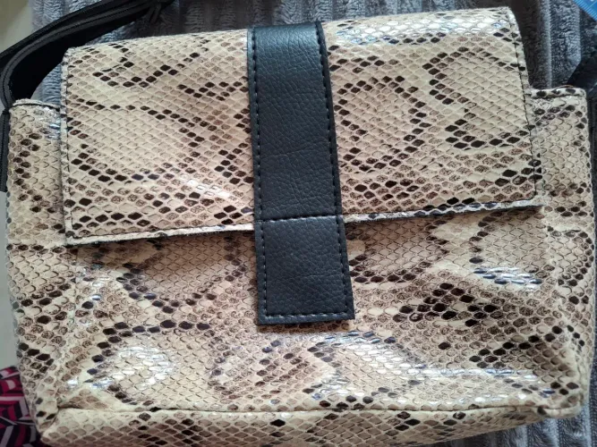 Linda bolsa bege, marrom e preta! Medidas nas fotos. Estampa animal print Usada 3 vezes