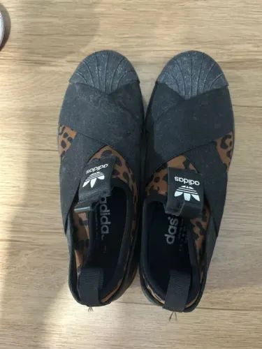 Tênis Adidas Slip On Leopard Preto