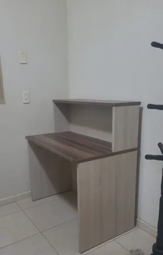 Escrivaninha em MDF ideal para trabalho / home office