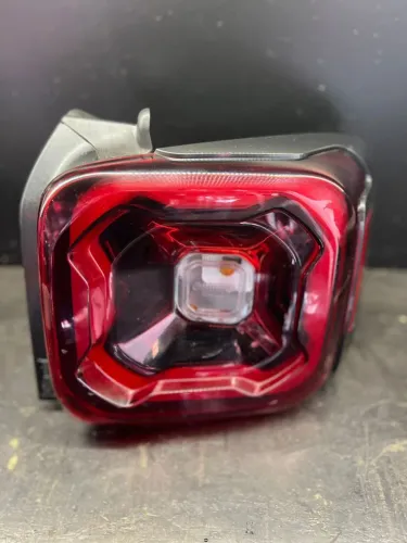 Lanterna Direita Jeep Renegade Com Led 2022 Original 