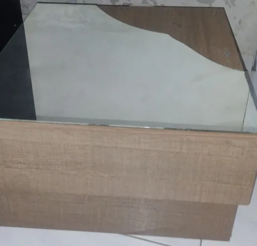 Mesa de Centro com Tampo de Vidro 60x60cm