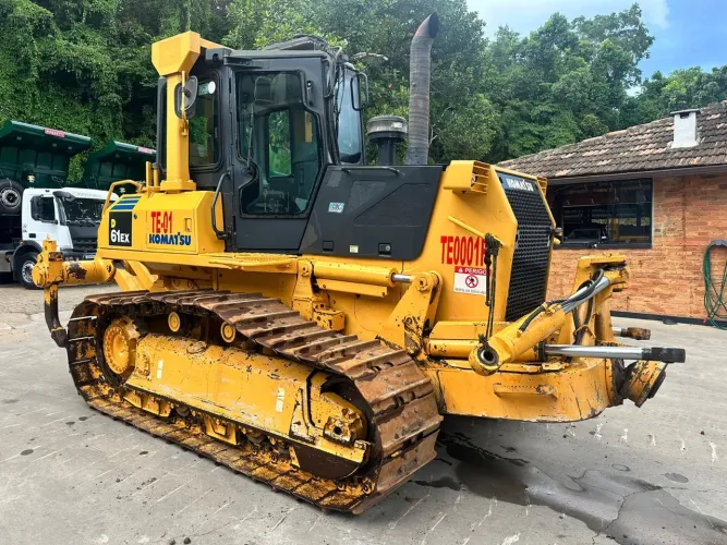 TRATOR DE ESTEIRA KOMATSU D61