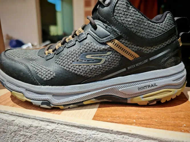 TÊNIS SKETCHERS SEMI NOVO