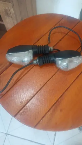 Vendo esse par de pisca em ótimo estado. Tá só no ponto de usar