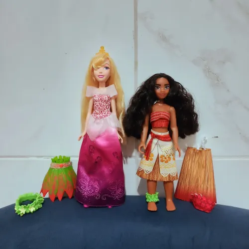 LOTE BONECAS PRINCESAS DISNEY MOANA E AURORA