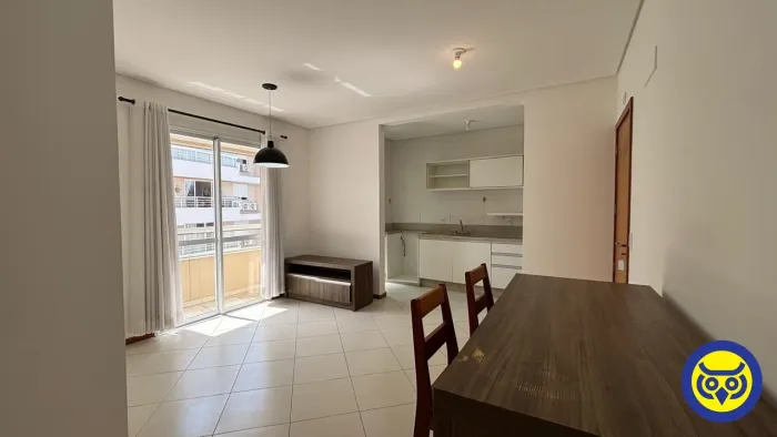 Apartamento com 2 dormitórios na Agronômica