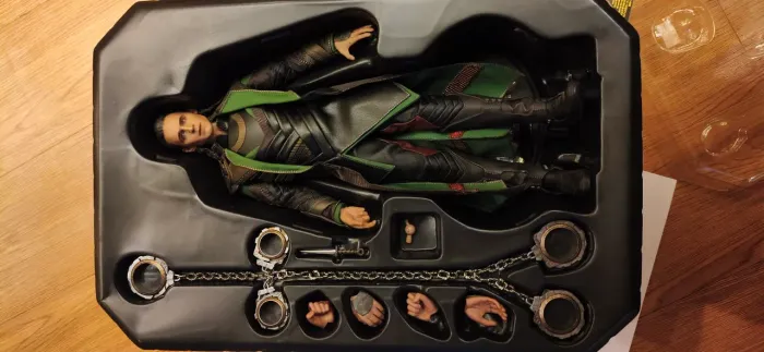 Loki the dark world 1/6