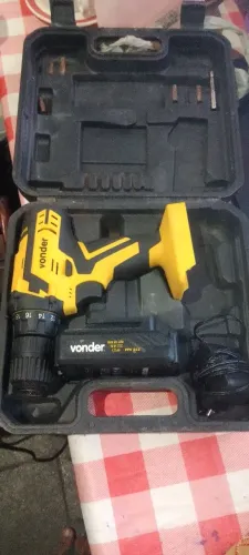 Furadeira e parafusadeira Vonder 12 volts