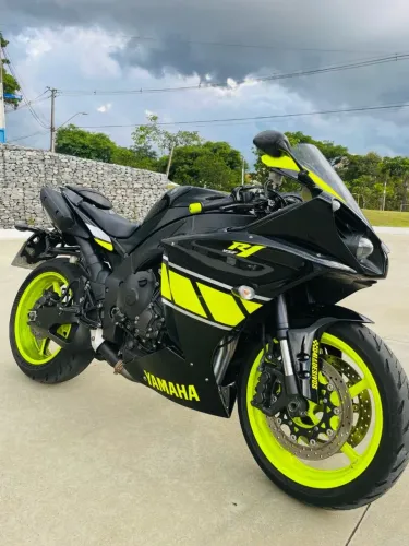 Yamaha R1
