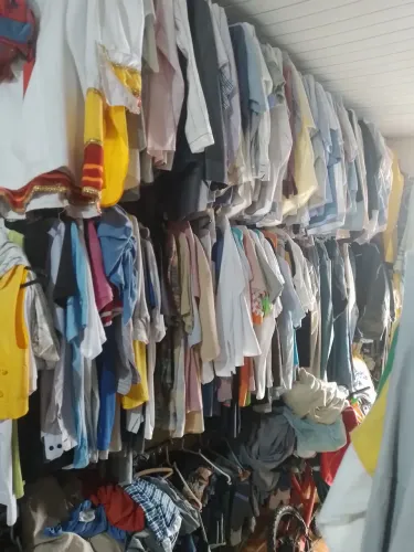 Camisas calça e sapato s M F I qual peça 2$ essa semana