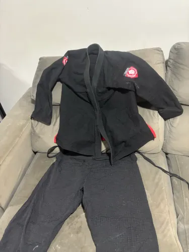 Vendi Kimono A1 light usado somente 2 vezes de brinde vai faixa branca 