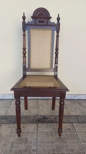 Cadeira Antiga de Madeira Maciça com Palhinha Indiana
