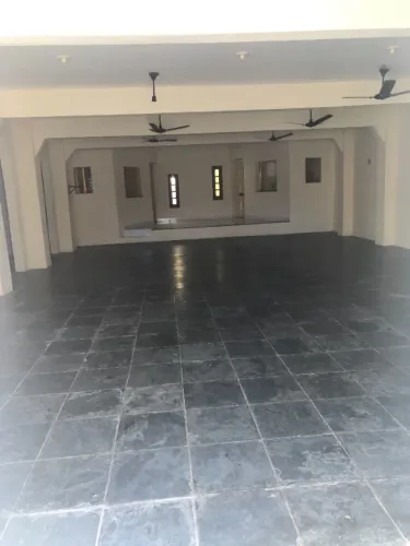 Alugo um ponto comercial em Itapoan área 190M² (9 X 22).