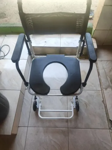 Cadeira de banho -- 270,00