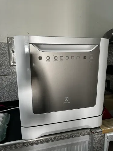 Lava-louça Electrolux 8 Serviços