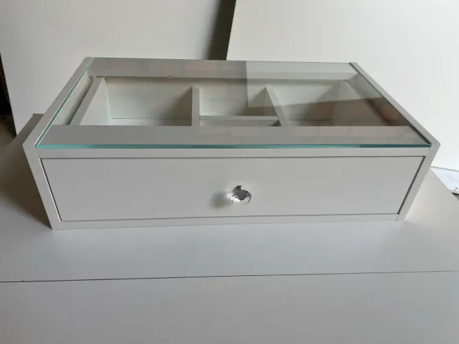 Penteadeira suspensa tampo de vidro 60cm