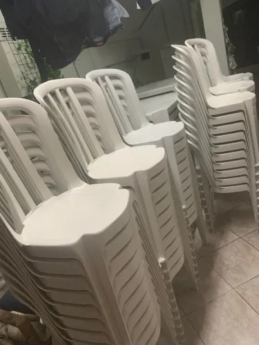 vendo mesas e cadeiras de plástico