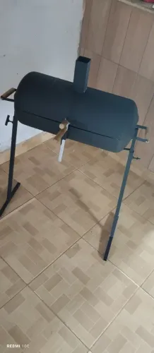 Churrasqueira A bafo média com grelha ajustável