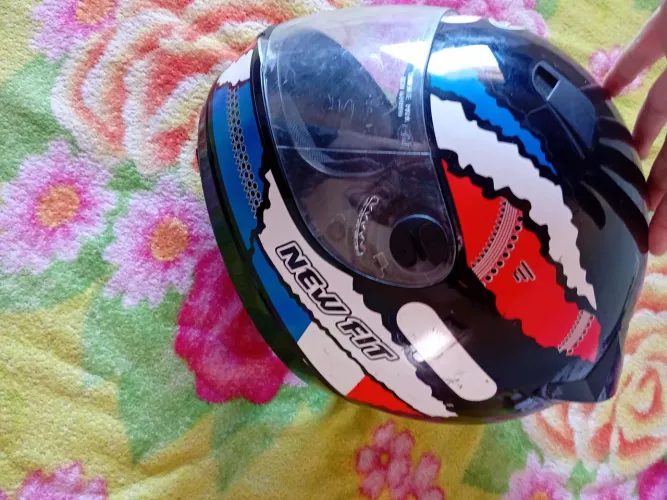 Vendo capacete seminovo
