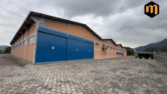 Galpão industrial de 8.000 m² para locação