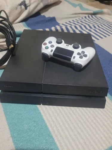 ? PS4 Fat + 2 Controles Originais + Jogo Rainbow Six + Fifa 2024<br>?