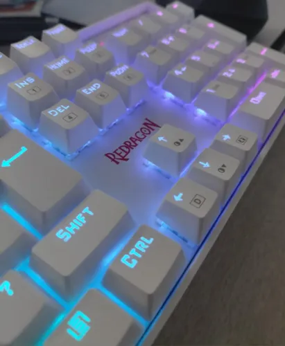 Teclado Mecânico Gamer Redragon Mitra, RGB, Switch Outemu Blue, ABNT2, Branco - K551W-RGB