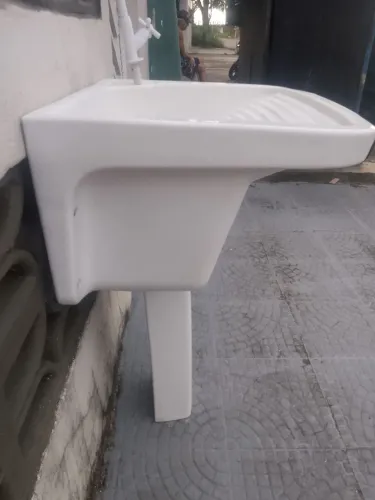 Venda de pia com coluna