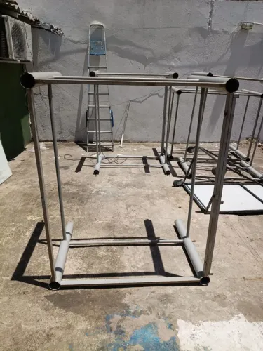 Base de Metal para Mesa (Boas Condições)