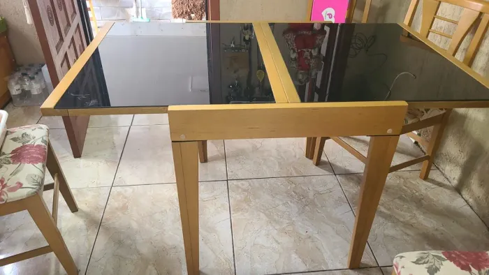 Mesa abre e fecha