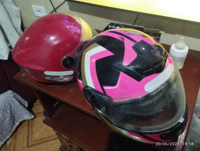 Vende 2 capacetes $60,00