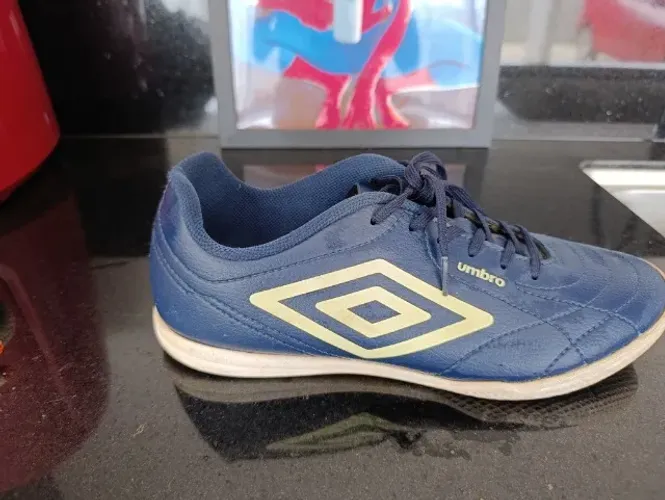 Tênis casual usado Umbro, número 42 em excelente estado