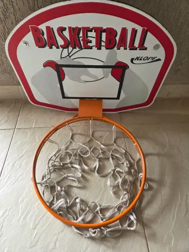 Cesta de basquete reforçada