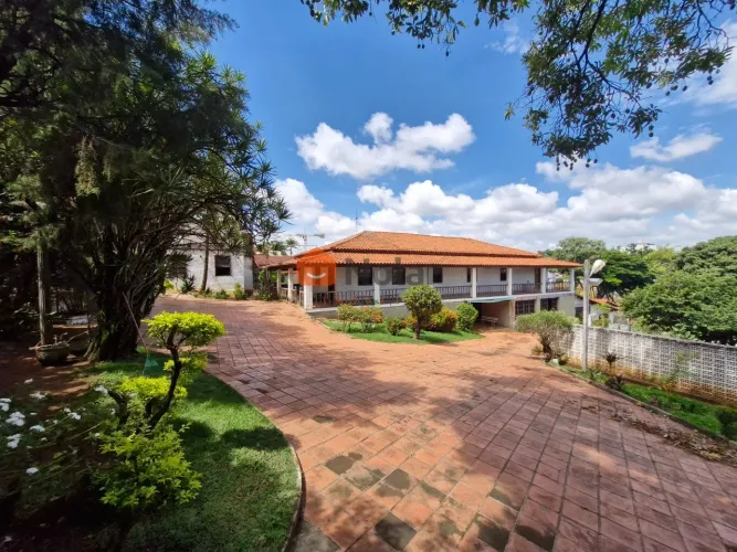 Casa á venda de 5 quartos com Área De Lazer Completa, 10 vagas no Bairro Santa Amélia em B