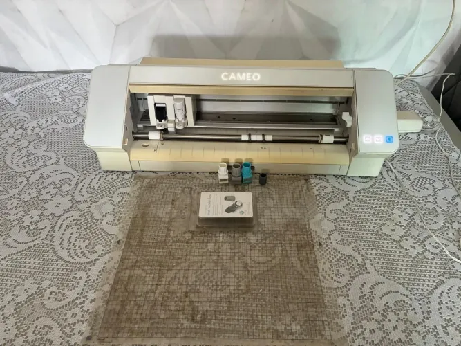 Silhouette cameo 4
