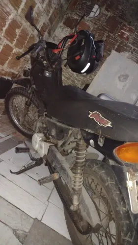 Moto semi nova, só falta lavar , uso só para trabalho 