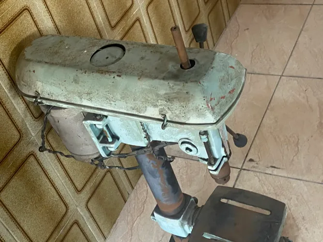 Máquina de cortar e furadeira de bancada 