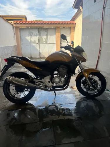 Cb 300 zera demais